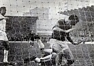 1969-Enero-25-R.Oviedo5-Onteniente0-Quirós a punto de marcar