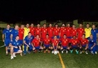La Selección Española de veteranos de fútbol. Armando con el 14 y Oli con el 18